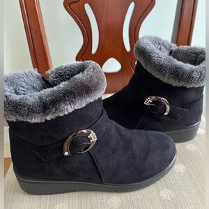 EUC Golden Road Suede Black Faux Fur Lined Ankle Boots worn once